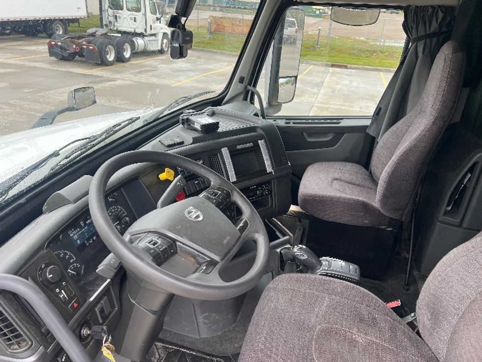 Sleeper Tractor-Heavy Duty Tractors-Volvo-2021-VNL64740-West Fargo-ND-482,256\n\t\tmiles-$ 59,500 - Image 10