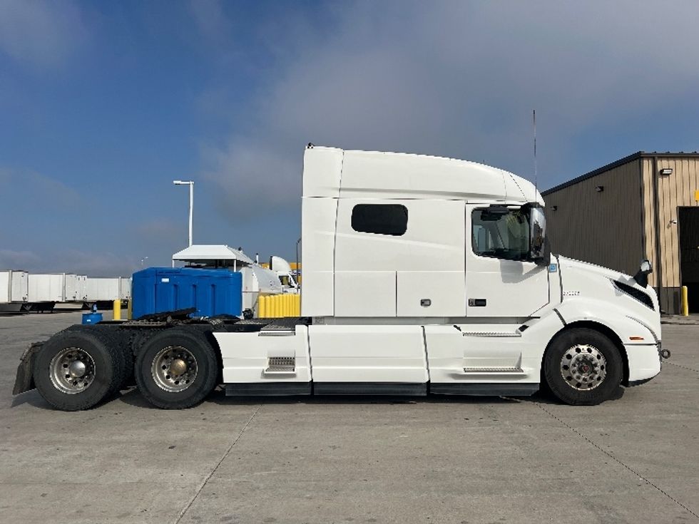 Sleeper Tractor-Heavy Duty Tractors-Volvo-2021-VNL64740-West Fargo-ND-482,256\n\t\tmiles-$ 59,500 - Image 8