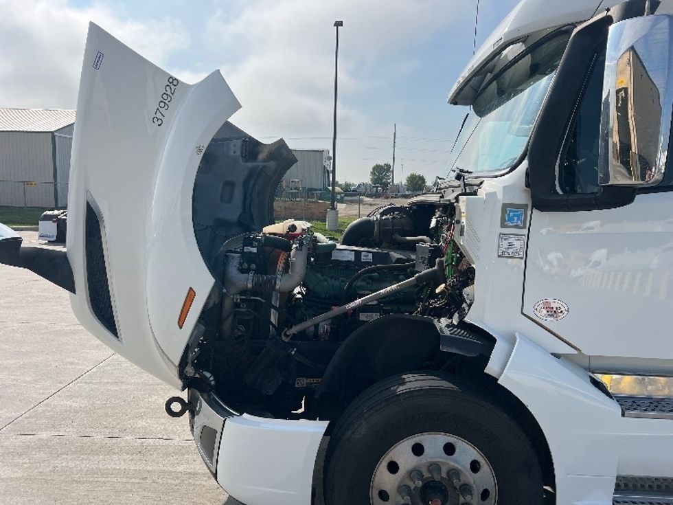 Sleeper Tractor-Heavy Duty Tractors-Volvo-2021-VNL64740-West Fargo-ND-482,256\n\t\tmiles-$ 64,500 - Image 21