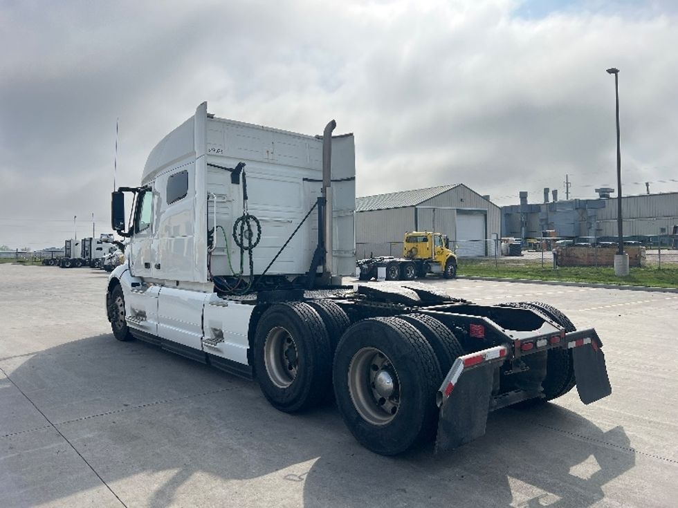 Sleeper Tractor-Heavy Duty Tractors-Volvo-2021-VNL64740-West Fargo-ND-482,256\n\t\tmiles-$ 64,500 - Image 5