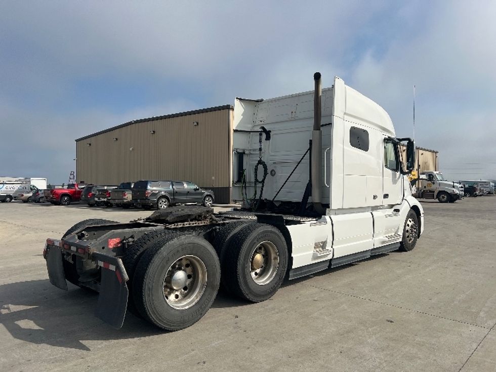 Sleeper Tractor-Heavy Duty Tractors-Volvo-2021-VNL64740-West Fargo-ND-482,256\n\t\tmiles-$ 64,500 - Image 7