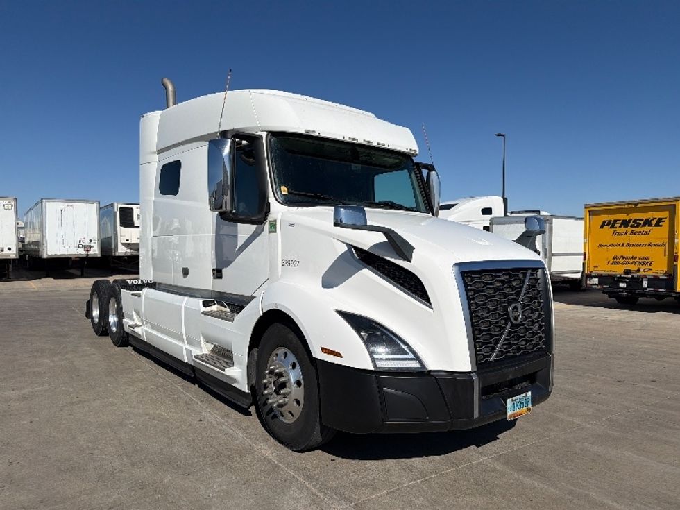 Sleeper Tractor-Heavy Duty Tractors-Volvo-2021-VNL64740-West Fargo-ND-570,899\n\t\tmiles-$ 54,250 - Image 1