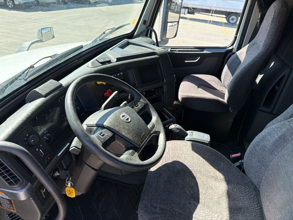 Sleeper Tractor-Heavy Duty Tractors-Volvo-2021-VNL64740-West Fargo-ND-570,899\n\t\tmiles-$ 54,250 - Image 10