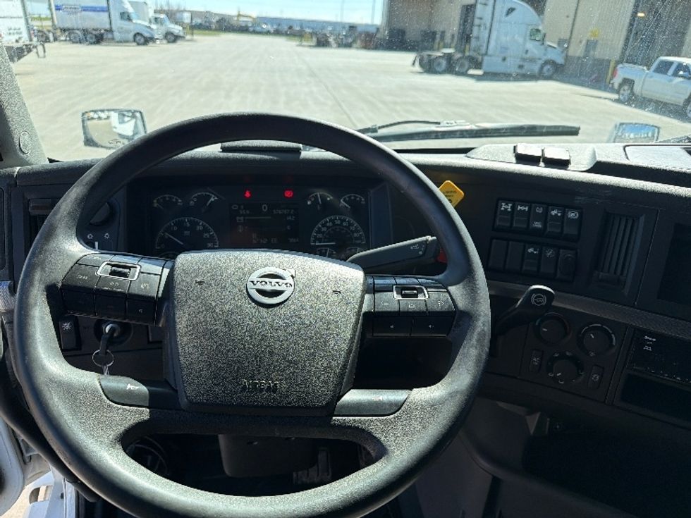 Sleeper Tractor-Heavy Duty Tractors-Volvo-2021-VNL64740-West Fargo-ND-570,899\n\t\tmiles-$ 54,250 - Image 11