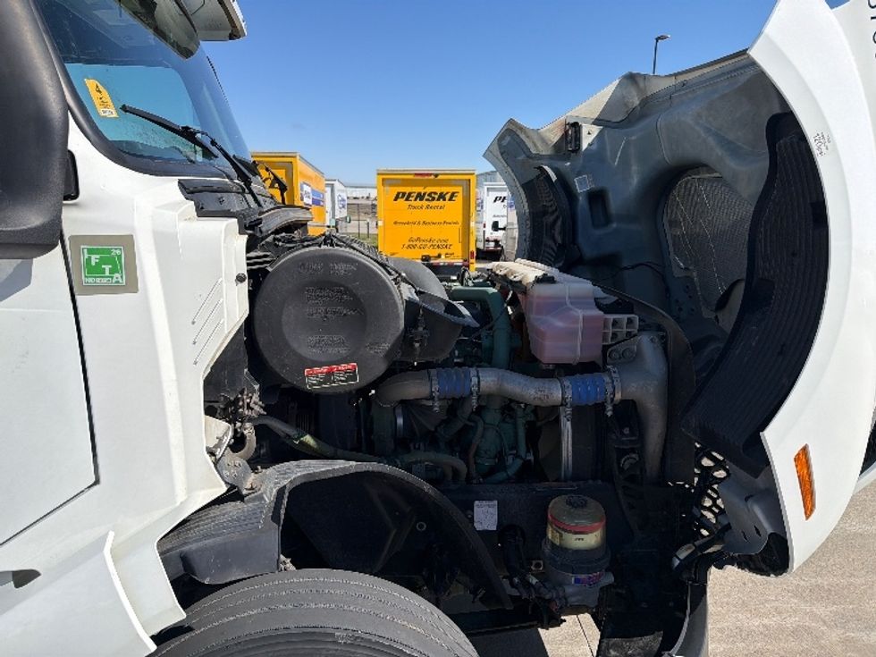 Sleeper Tractor-Heavy Duty Tractors-Volvo-2021-VNL64740-West Fargo-ND-570,899\n\t\tmiles-$ 54,250 - Image 20