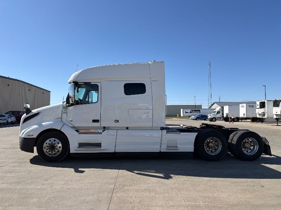 Sleeper Tractor-Heavy Duty Tractors-Volvo-2021-VNL64740-West Fargo-ND-570,899\n\t\tmiles-$ 54,250 - Image 4