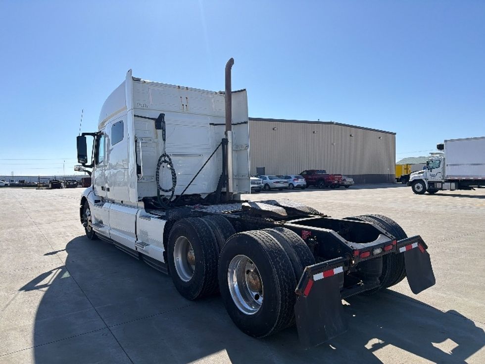 Sleeper Tractor-Heavy Duty Tractors-Volvo-2021-VNL64740-West Fargo-ND-570,899\n\t\tmiles-$ 54,250 - Image 5