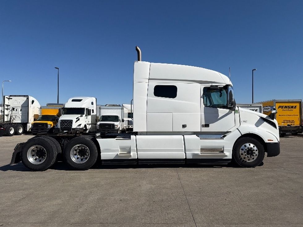 Sleeper Tractor-Heavy Duty Tractors-Volvo-2021-VNL64740-West Fargo-ND-570,899\n\t\tmiles-$ 54,250 - Image 8