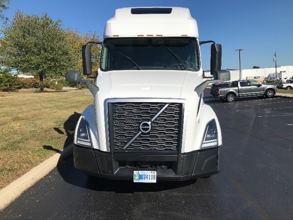 Sleeper Tractor-Heavy Duty Tractors-Volvo-2021-VNL64760-Allentown-PA-458,415\n\t\tmiles-$ 70,250 - Image 2