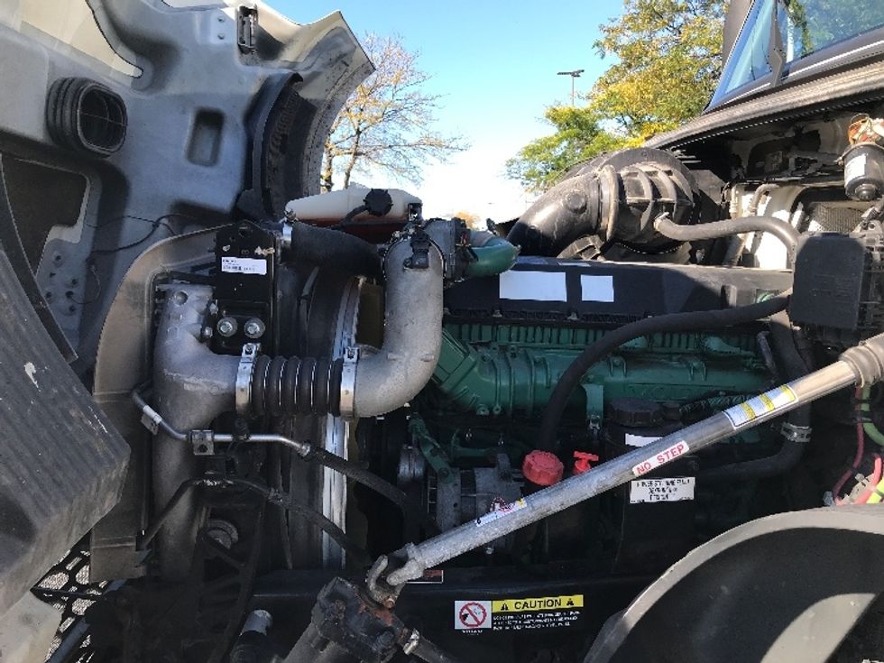 Sleeper Tractor-Heavy Duty Tractors-Volvo-2021-VNL64760-Allentown-PA-458,415\n\t\tmiles-$ 70,250 - Image 20
