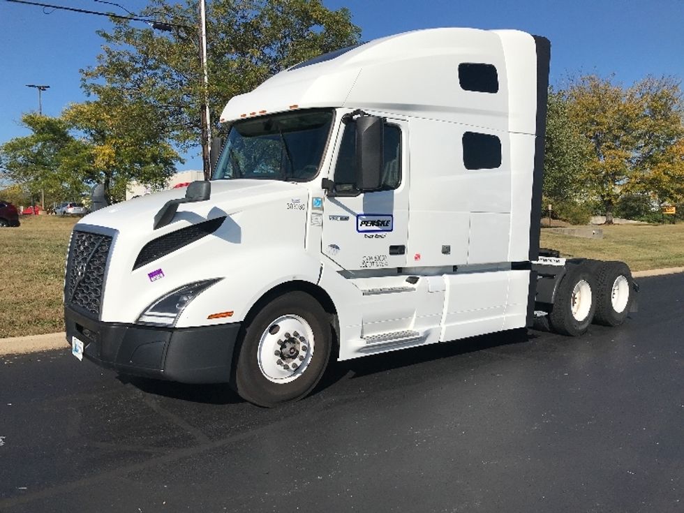 Sleeper Tractor-Heavy Duty Tractors-Volvo-2021-VNL64760-Allentown-PA-458,415\n\t\tmiles-$ 70,250 - Image 3