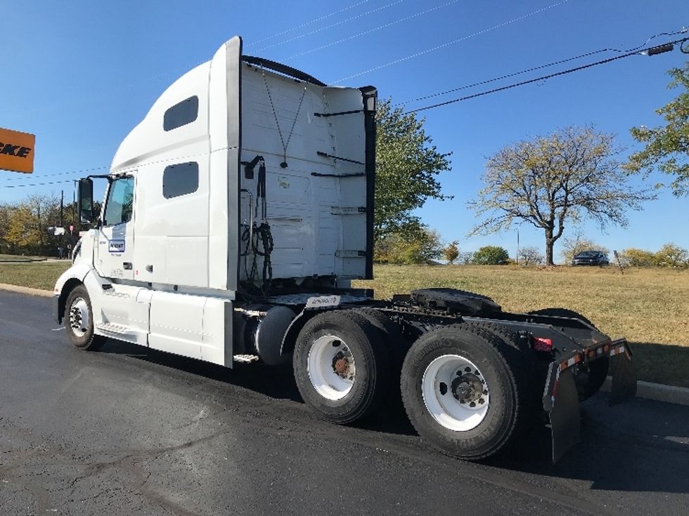 Sleeper Tractor-Heavy Duty Tractors-Volvo-2021-VNL64760-Allentown-PA-458,415\n\t\tmiles-$ 70,250 - Image 5