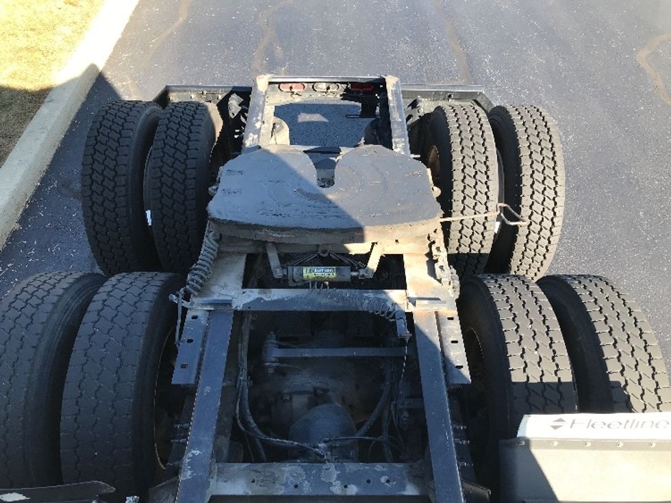 Sleeper Tractor-Heavy Duty Tractors-Volvo-2021-VNL64760-Allentown-PA-458,415\n\t\tmiles-$ 70,250 - Image 6