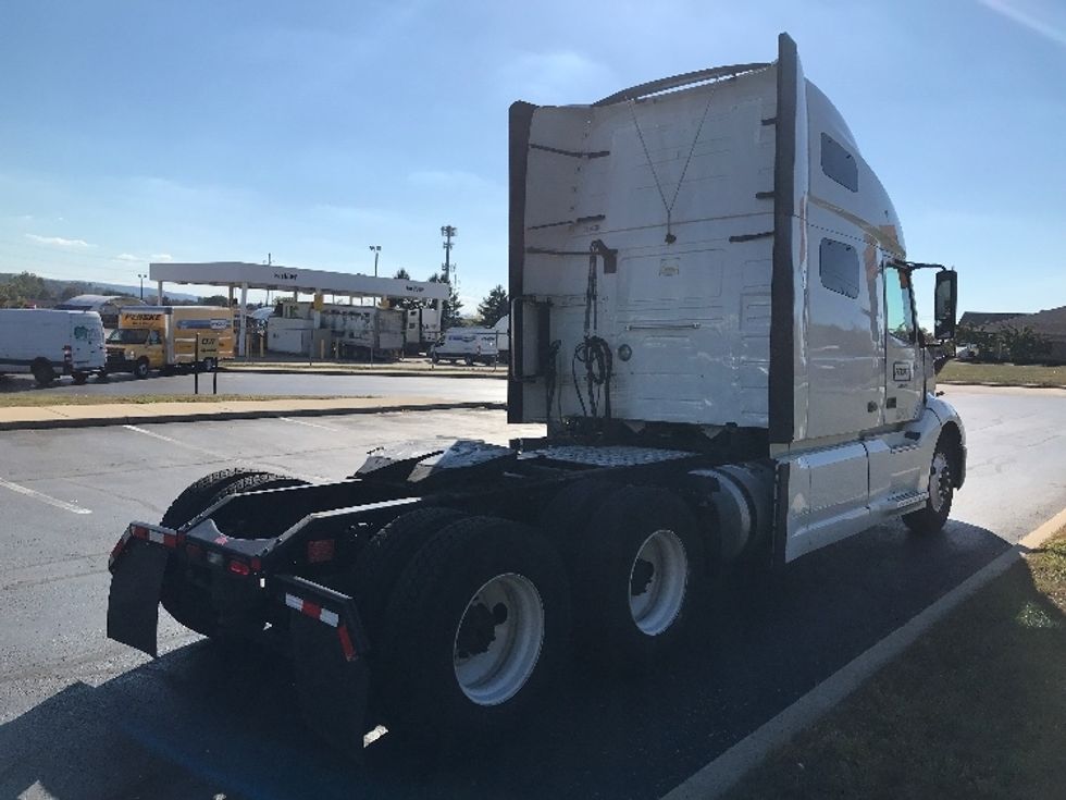 Sleeper Tractor-Heavy Duty Tractors-Volvo-2021-VNL64760-Allentown-PA-458,415\n\t\tmiles-$ 70,250 - Image 7