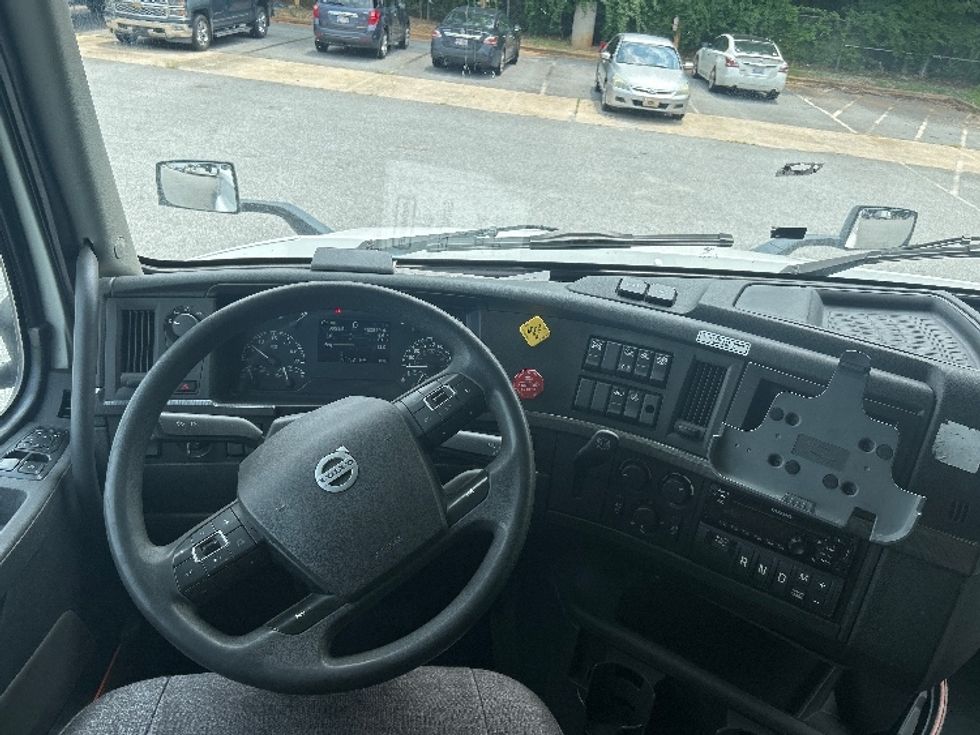 Sleeper Tractor-Heavy Duty Tractors-Volvo-2021-VNL64760-Anderson-SC-485,020\n\t\tmiles-$ 69,000 - Image 11