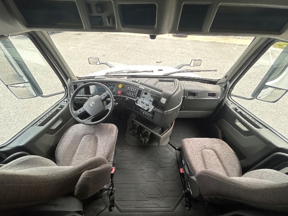 Sleeper Tractor-Heavy Duty Tractors-Volvo-2021-VNL64760-Anderson-SC-485,020\n\t\tmiles-$ 69,000 - Image 12