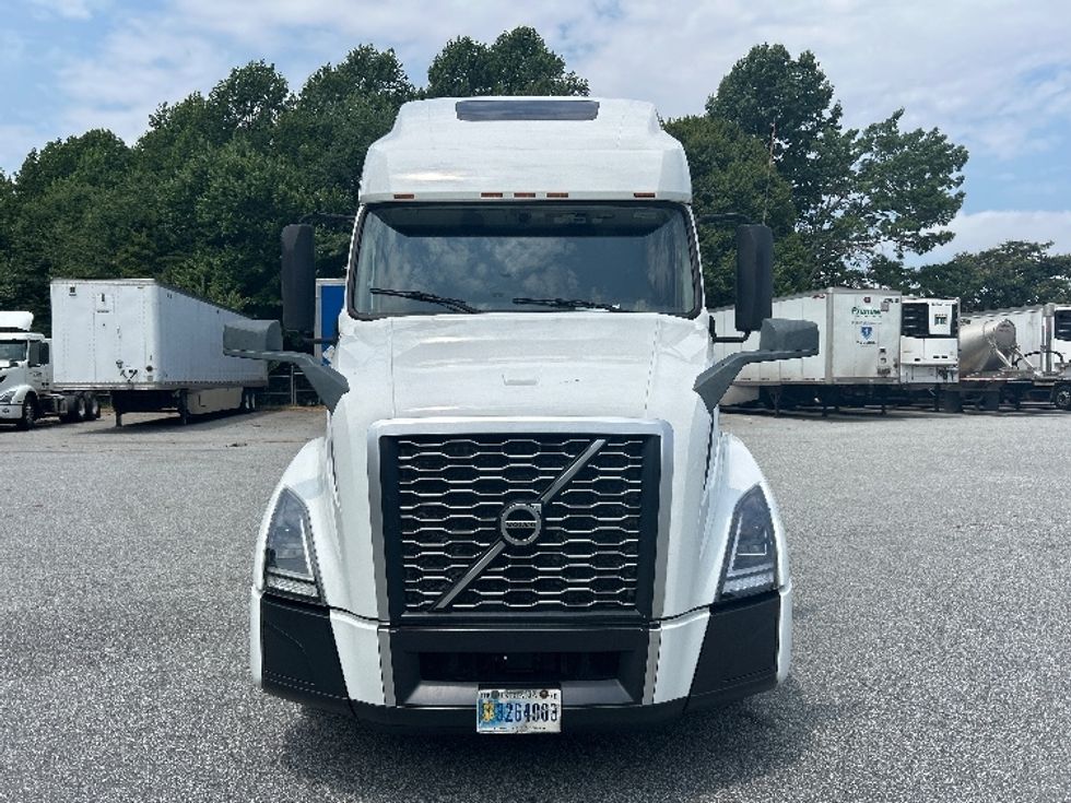 Sleeper Tractor-Heavy Duty Tractors-Volvo-2021-VNL64760-Anderson-SC-485,020\n\t\tmiles-$ 69,000 - Image 2