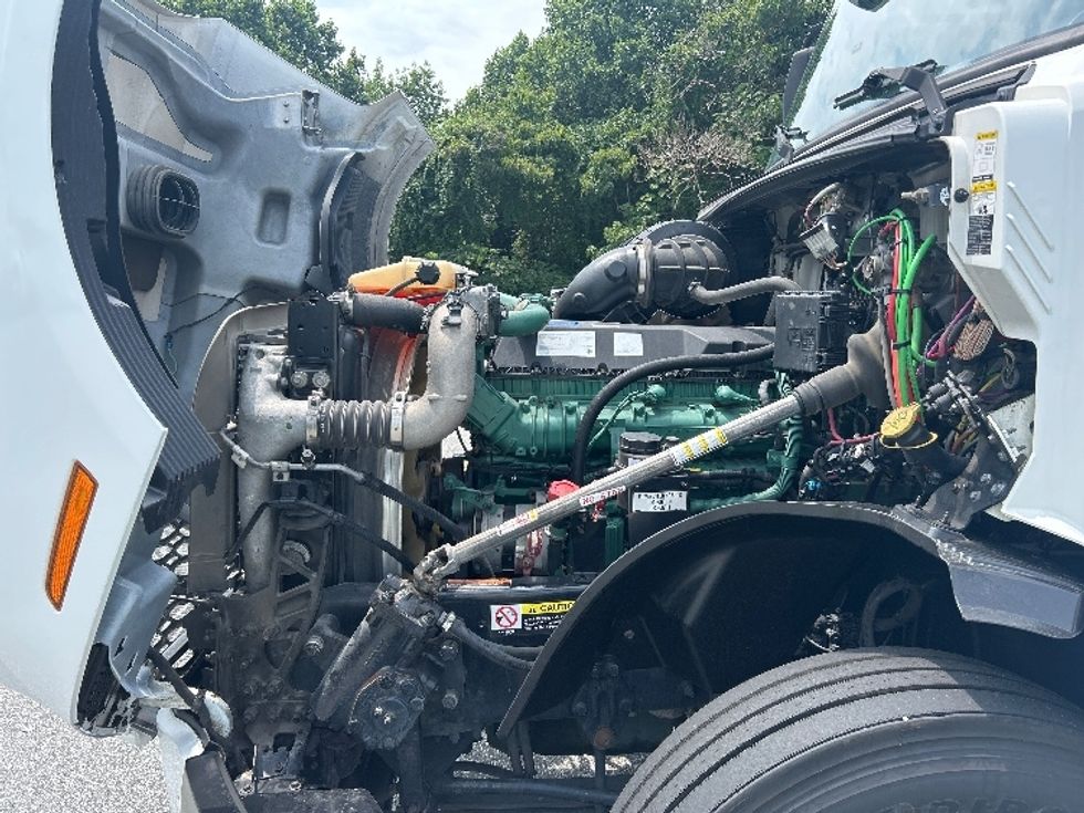 Sleeper Tractor-Heavy Duty Tractors-Volvo-2021-VNL64760-Anderson-SC-485,020\n\t\tmiles-$ 69,000 - Image 21