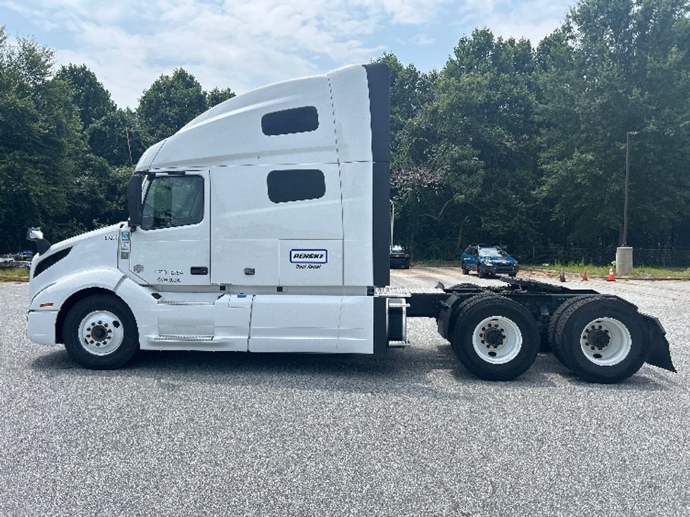 Sleeper Tractor-Heavy Duty Tractors-Volvo-2021-VNL64760-Anderson-SC-485,020\n\t\tmiles-$ 69,000 - Image 4