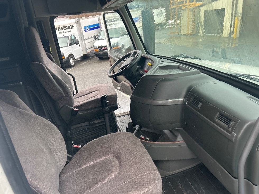 Sleeper Tractor-Heavy Duty Tractors-Volvo-2021-VNL64760-Asheville-NC-448,200\n\t\tmiles-$ 63,500 - Image 15