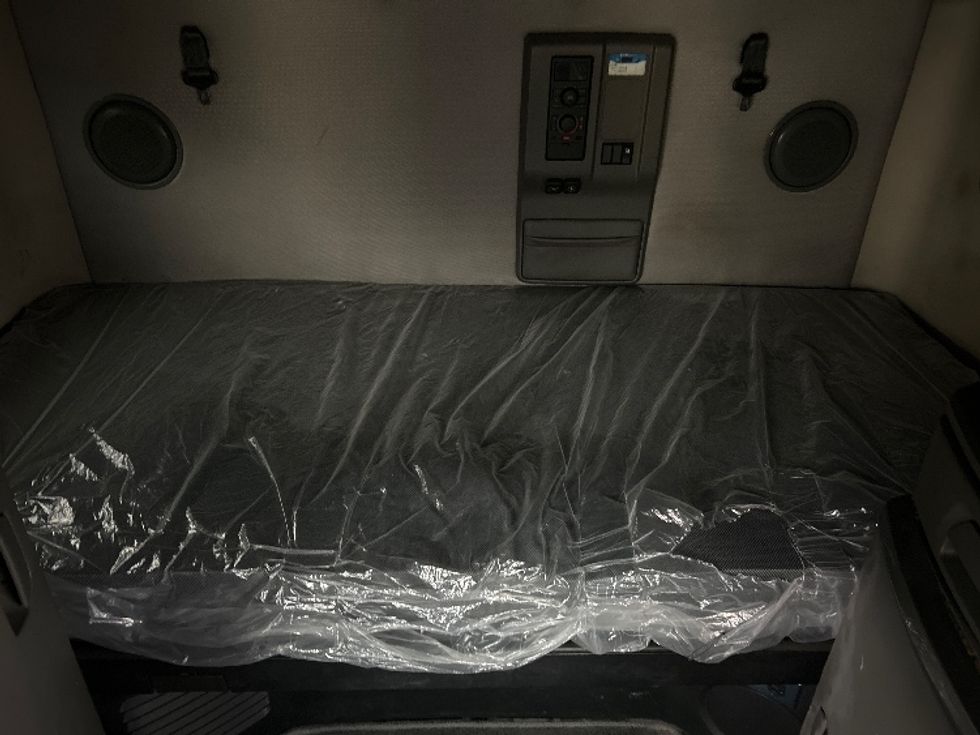 Sleeper Tractor-Heavy Duty Tractors-Volvo-2021-VNL64760-Asheville-NC-448,200\n\t\tmiles-$ 63,500 - Image 17