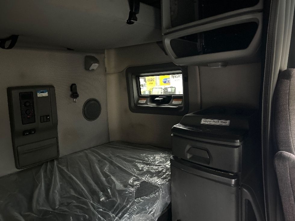 Sleeper Tractor-Heavy Duty Tractors-Volvo-2021-VNL64760-Asheville-NC-448,200\n\t\tmiles-$ 63,500 - Image 18