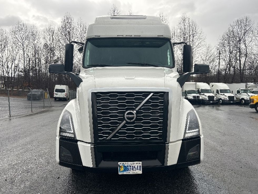 Sleeper Tractor-Heavy Duty Tractors-Volvo-2021-VNL64760-Asheville-NC-448,200\n\t\tmiles-$ 63,500 - Image 2