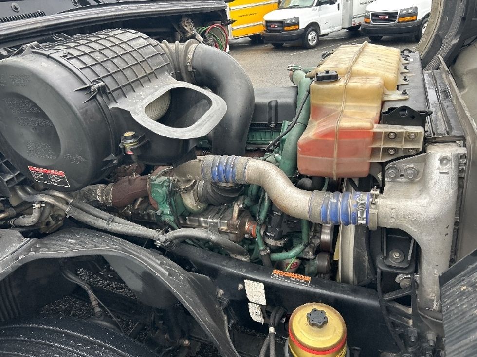 Sleeper Tractor-Heavy Duty Tractors-Volvo-2021-VNL64760-Asheville-NC-448,200\n\t\tmiles-$ 63,500 - Image 20