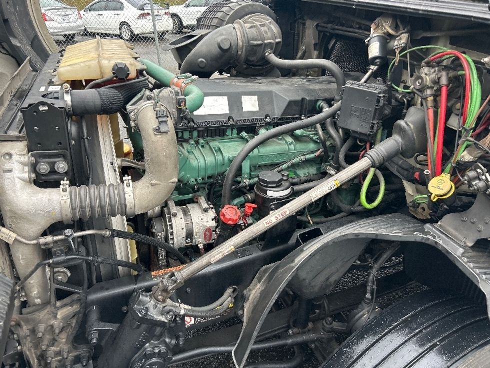 Sleeper Tractor-Heavy Duty Tractors-Volvo-2021-VNL64760-Asheville-NC-448,200\n\t\tmiles-$ 63,500 - Image 21