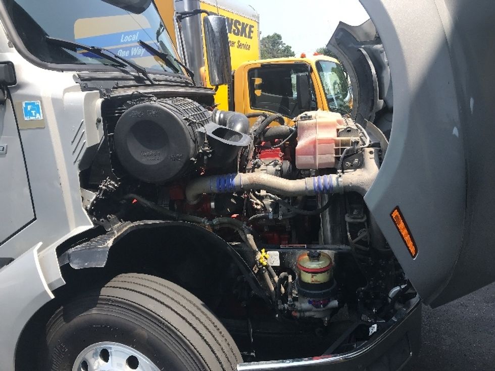 Sleeper Tractor-Heavy Duty Tractors-Volvo-2021-VNL64760-Bensalem-PA-495,279\n\t\tmiles-$ 70,000 - Image 20