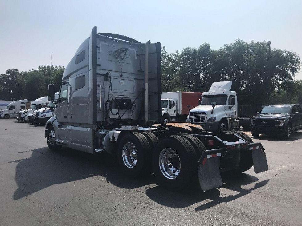 Sleeper Tractor-Heavy Duty Tractors-Volvo-2021-VNL64760-Bensalem-PA-495,279\n\t\tmiles-$ 70,000 - Image 5