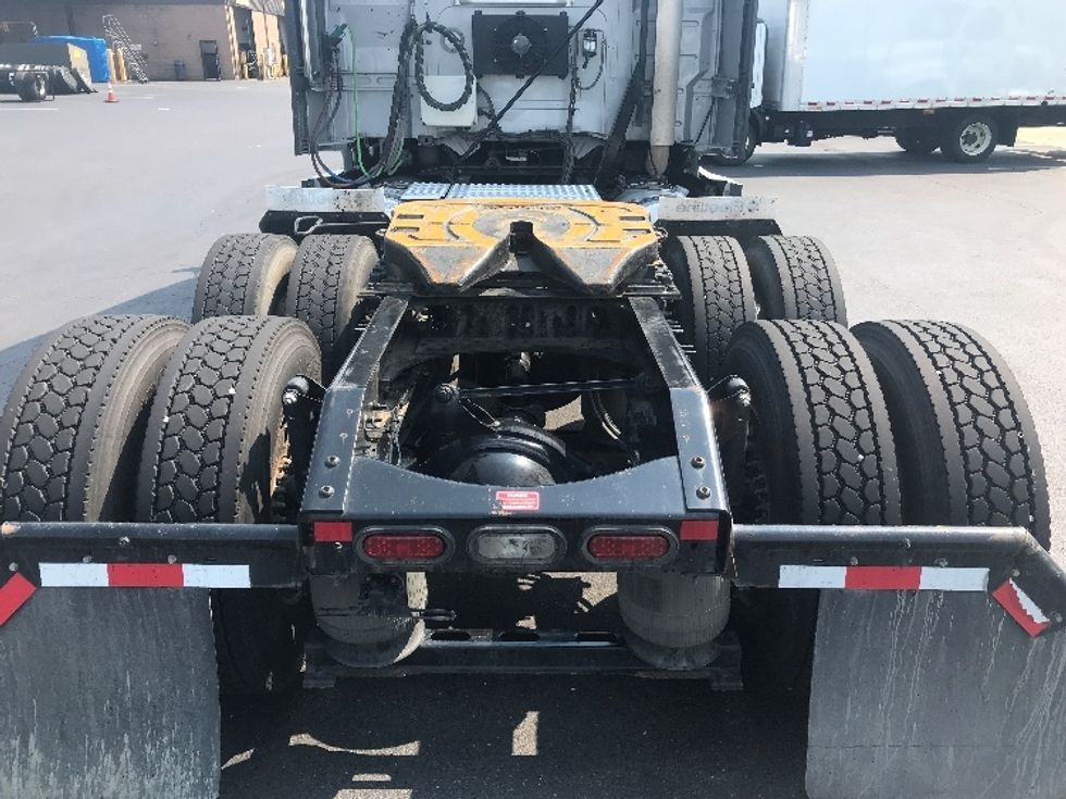 Sleeper Tractor-Heavy Duty Tractors-Volvo-2021-VNL64760-Bensalem-PA-495,279\n\t\tmiles-$ 70,000 - Image 6