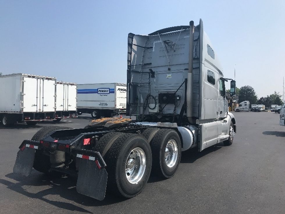 Sleeper Tractor-Heavy Duty Tractors-Volvo-2021-VNL64760-Bensalem-PA-495,279\n\t\tmiles-$ 70,000 - Image 7
