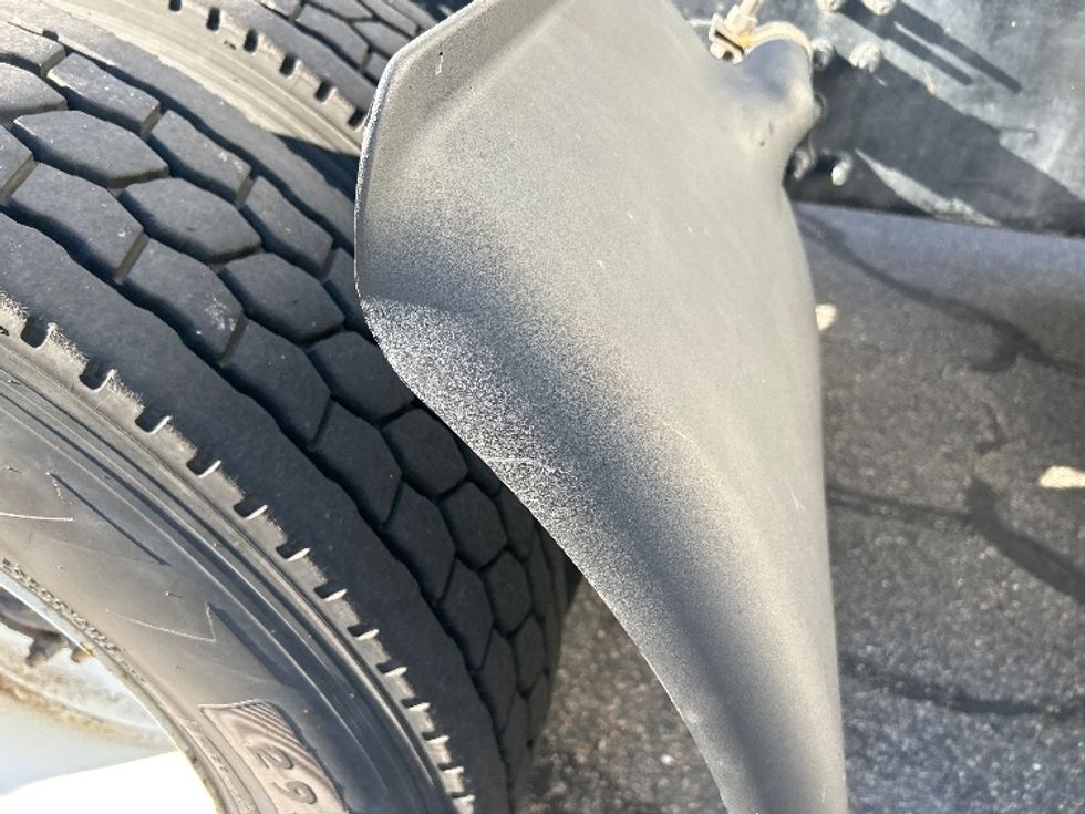 Sleeper Tractor-Heavy Duty Tractors-Volvo-2021-VNL64760-Braintree-MA-555,330\n\t\tmiles-$ 61,000 - Image 26