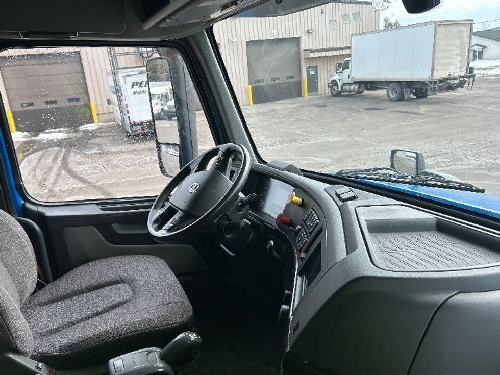 Sleeper Tractor-Heavy Duty Tractors-Volvo-2021-VNL64760-Brooklyn Park-MN-689,239\n\t\tmiles-$ 47,500 - Image 15