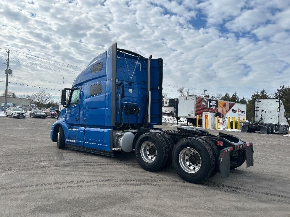 Sleeper Tractor-Heavy Duty Tractors-Volvo-2021-VNL64760-Brooklyn Park-MN-689,239\n\t\tmiles-$ 47,500 - Image 5