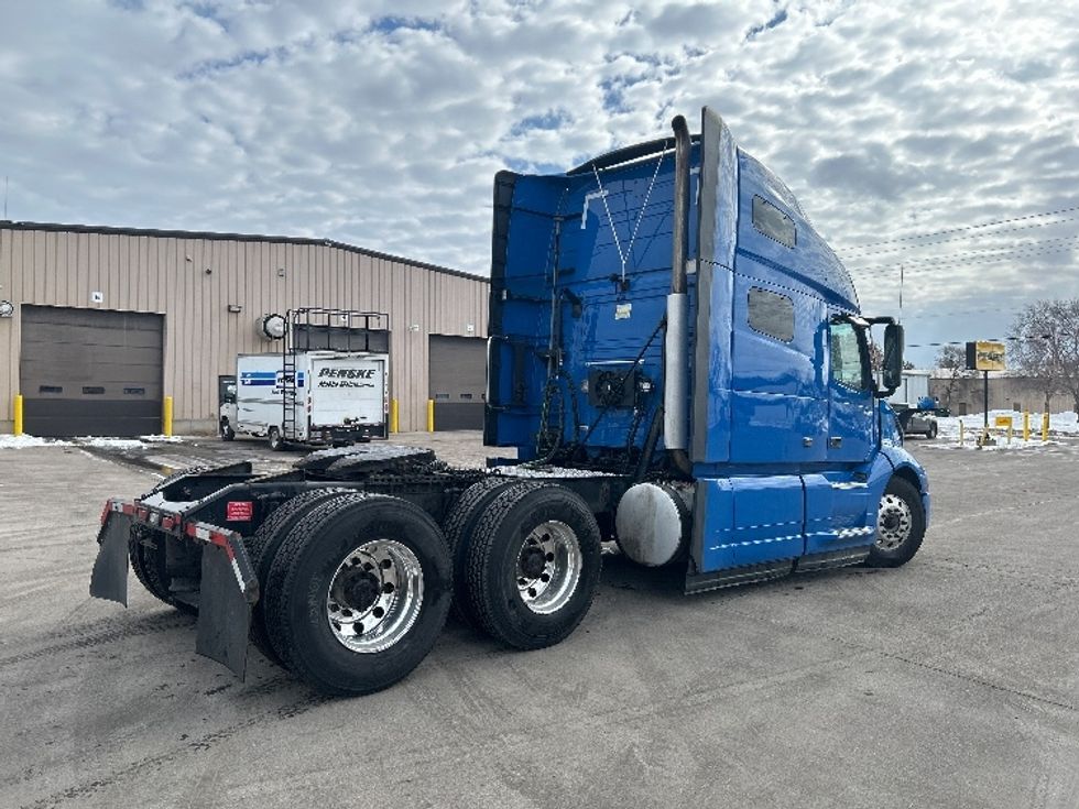 Sleeper Tractor-Heavy Duty Tractors-Volvo-2021-VNL64760-Brooklyn Park-MN-689,239\n\t\tmiles-$ 47,500 - Image 7