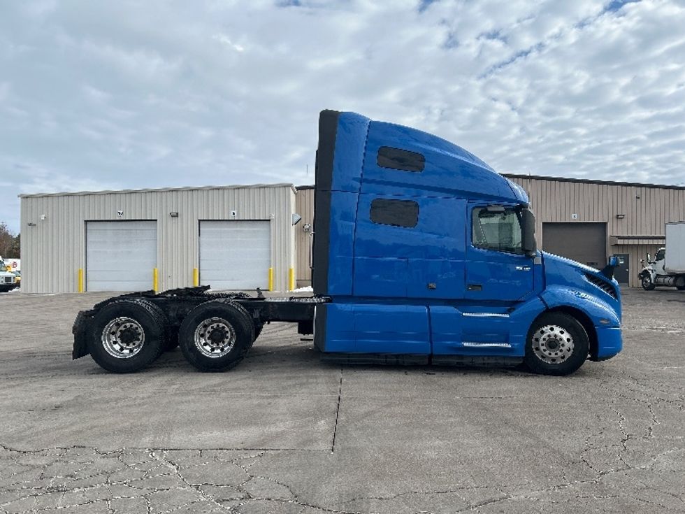 Sleeper Tractor-Heavy Duty Tractors-Volvo-2021-VNL64760-Brooklyn Park-MN-689,239\n\t\tmiles-$ 47,500 - Image 8