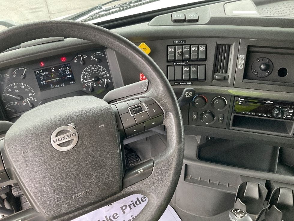 Sleeper Tractor-Heavy Duty Tractors-Volvo-2021-VNL64760-Byron Center-MI-458,226\n\t\tmiles-$ 72,250 - Image 11