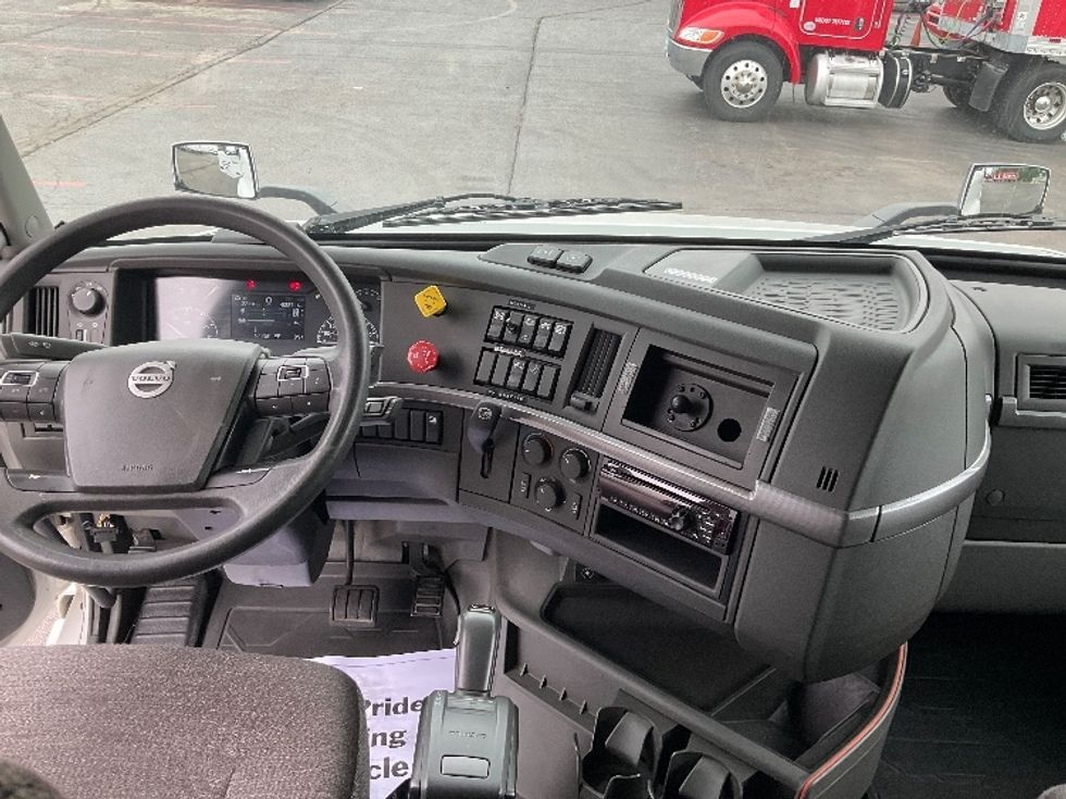 Sleeper Tractor-Heavy Duty Tractors-Volvo-2021-VNL64760-Byron Center-MI-458,226\n\t\tmiles-$ 72,250 - Image 12