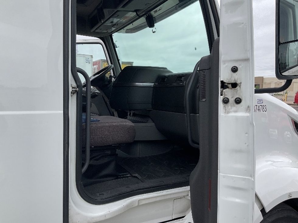 Sleeper Tractor-Heavy Duty Tractors-Volvo-2021-VNL64760-Byron Center-MI-458,226\n\t\tmiles-$ 72,250 - Image 13