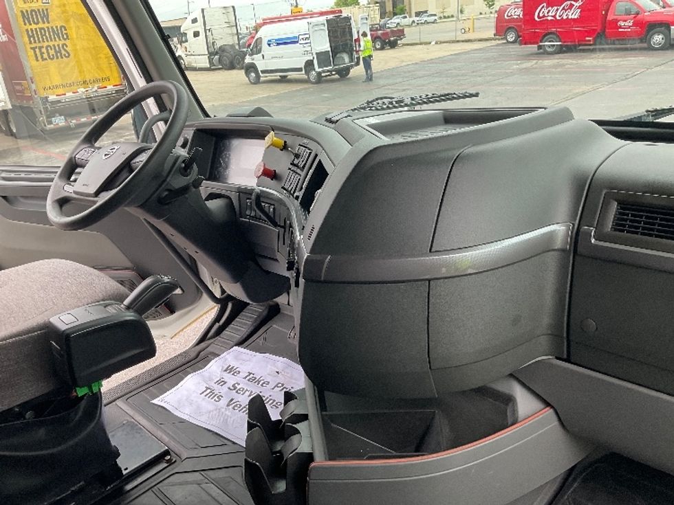 Sleeper Tractor-Heavy Duty Tractors-Volvo-2021-VNL64760-Byron Center-MI-458,226\n\t\tmiles-$ 72,250 - Image 15