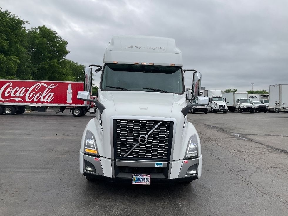 Sleeper Tractor-Heavy Duty Tractors-Volvo-2021-VNL64760-Byron Center-MI-458,226\n\t\tmiles-$ 72,250 - Image 2