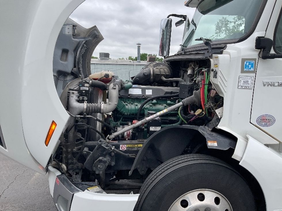 Sleeper Tractor-Heavy Duty Tractors-Volvo-2021-VNL64760-Byron Center-MI-458,226\n\t\tmiles-$ 72,250 - Image 21