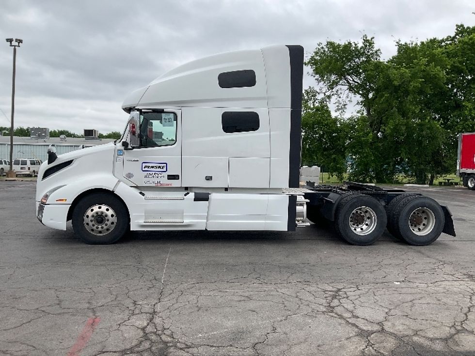 Sleeper Tractor-Heavy Duty Tractors-Volvo-2021-VNL64760-Byron Center-MI-458,226\n\t\tmiles-$ 72,250 - Image 4