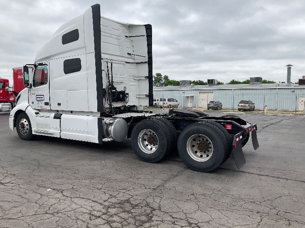 Sleeper Tractor-Heavy Duty Tractors-Volvo-2021-VNL64760-Byron Center-MI-458,226\n\t\tmiles-$ 72,250 - Image 5