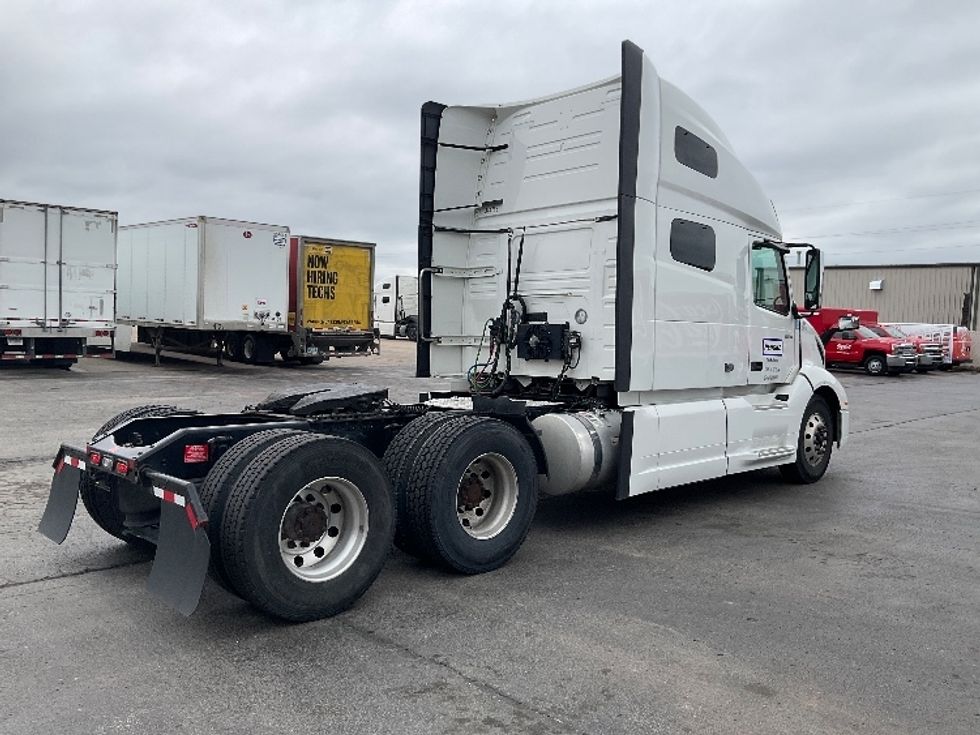 Sleeper Tractor-Heavy Duty Tractors-Volvo-2021-VNL64760-Byron Center-MI-458,226\n\t\tmiles-$ 72,250 - Image 7