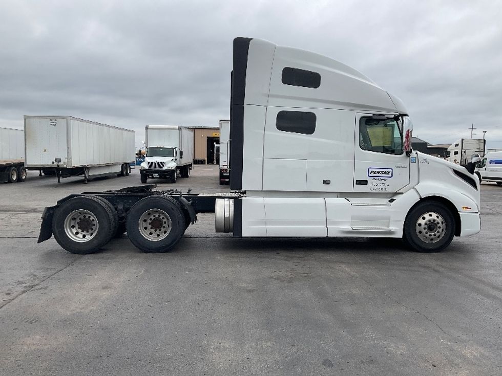 Sleeper Tractor-Heavy Duty Tractors-Volvo-2021-VNL64760-Byron Center-MI-458,226\n\t\tmiles-$ 72,250 - Image 8