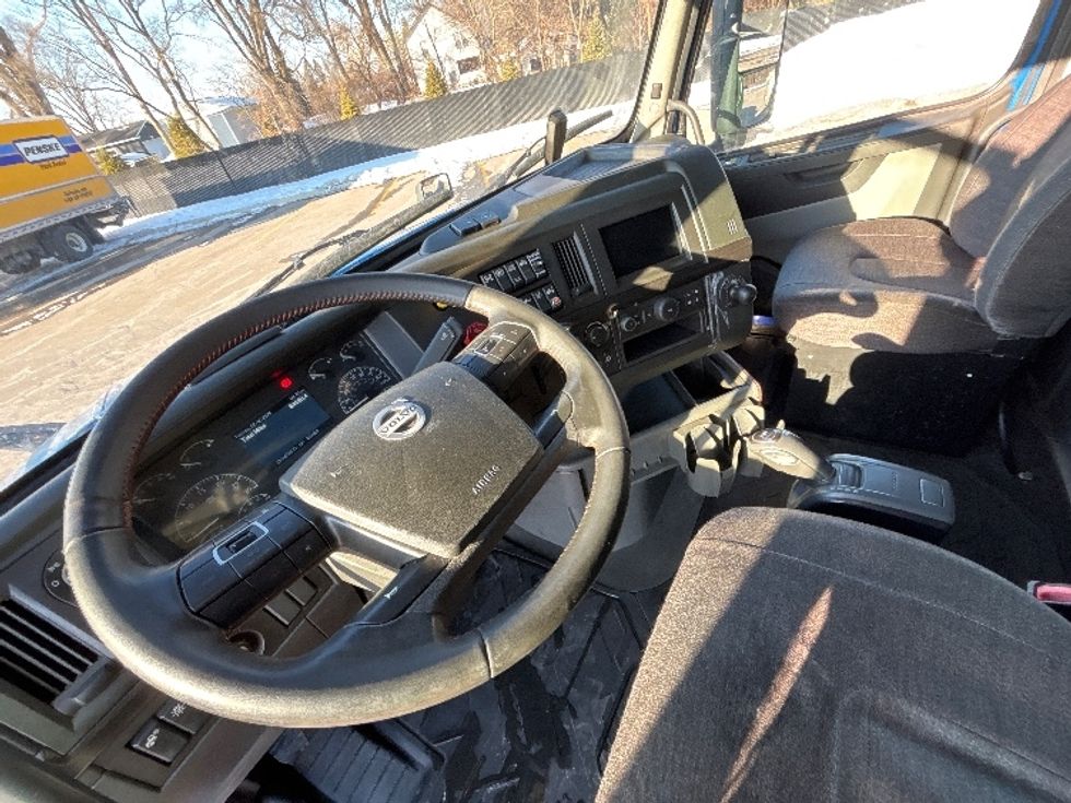 Sleeper Tractor-Heavy Duty Tractors-Volvo-2021-VNL64760-Byron Center-MI-646,910\n\t\tmiles-$ 51,000 - Image 10