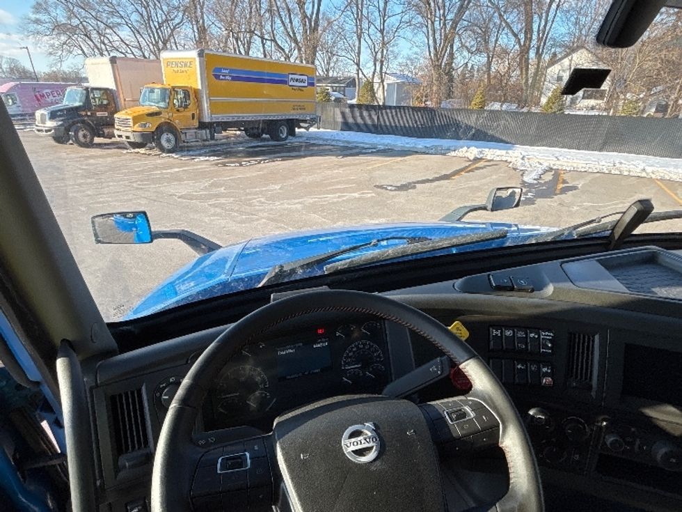 Sleeper Tractor-Heavy Duty Tractors-Volvo-2021-VNL64760-Byron Center-MI-646,910\n\t\tmiles-$ 51,000 - Image 11
